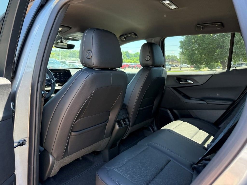 New 2026 Chevrolet Equinox LT w/ Convenience Package II FWD image 13