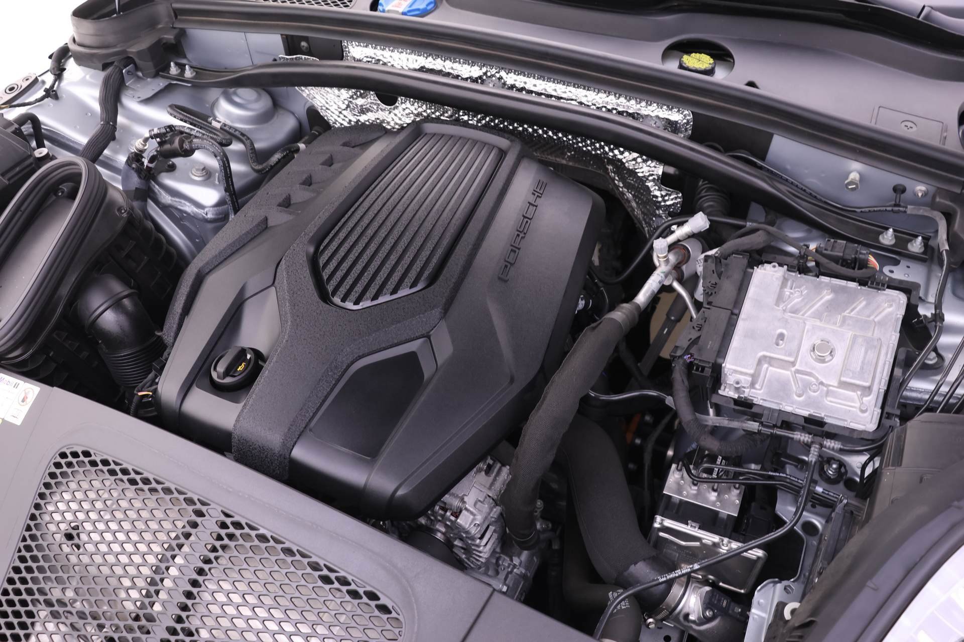 Certified 2024 Porsche Macan image 24