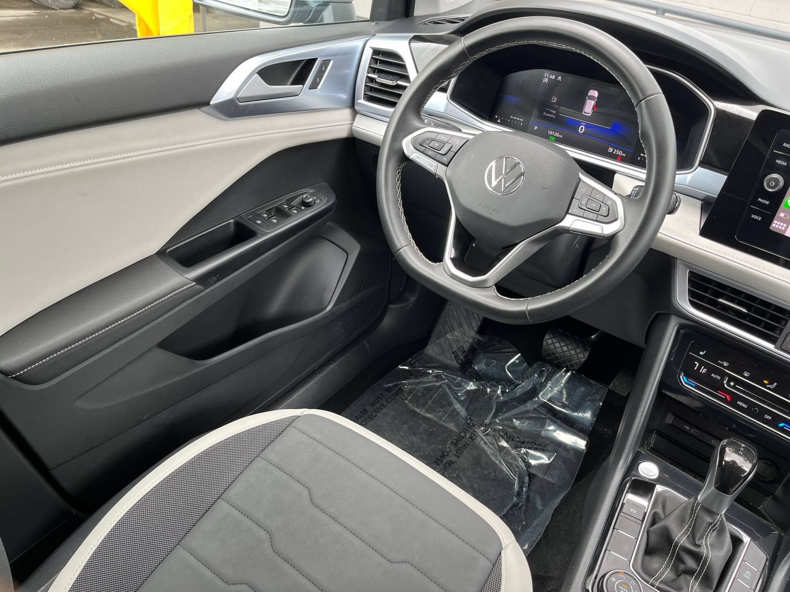 Used 2026 Volkswagen Taos SE AWD/4WD image 39