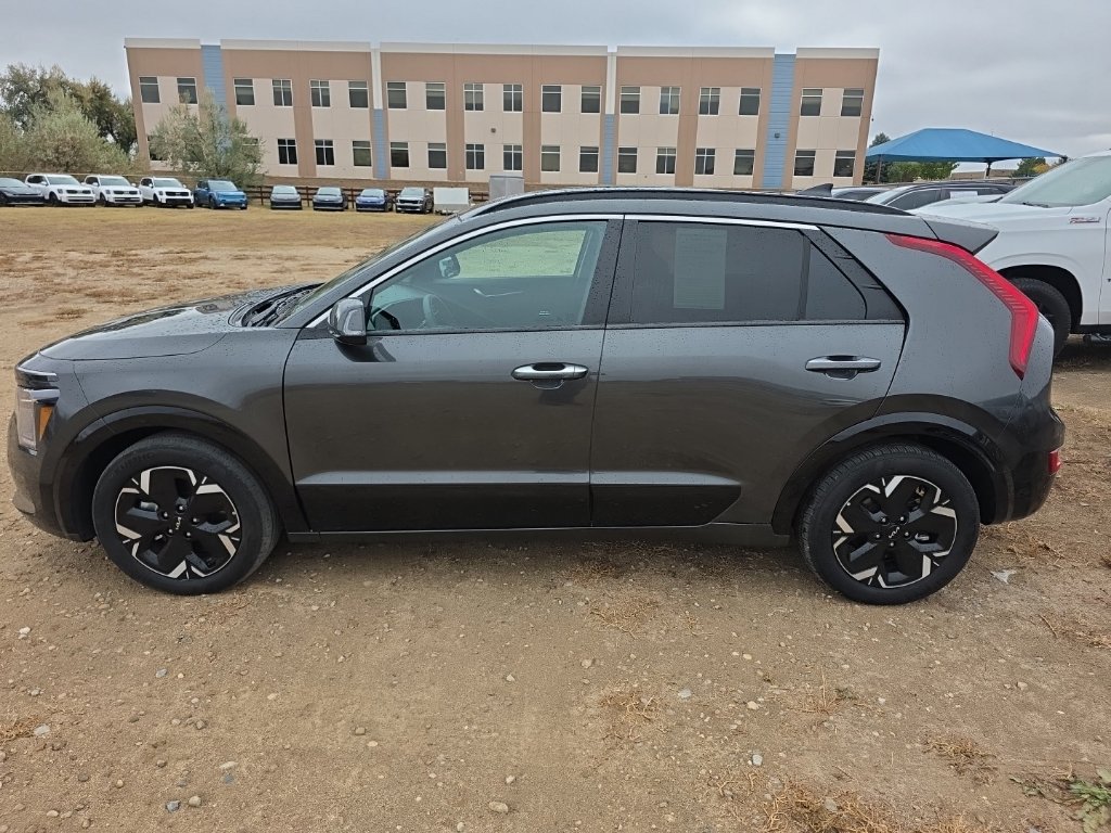 Certified 2025 Kia Niro Wave w/ Wave Preserve Package FWD image 2