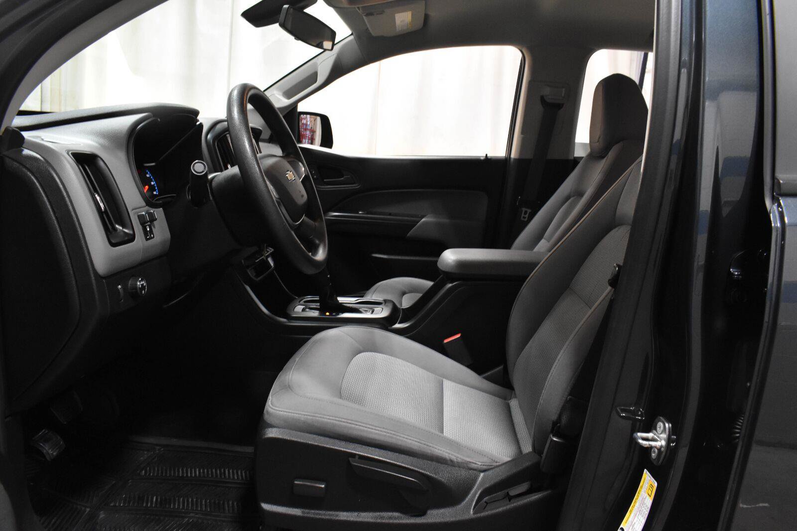 Used 2018 Chevrolet Colorado W/T w/ WT Convenience Package RWD image 3