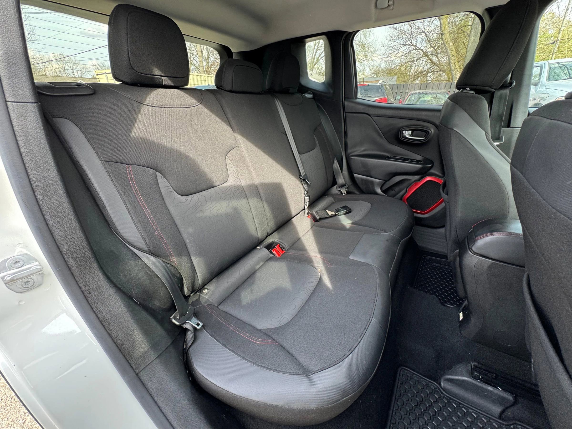 Used 2016 Jeep Renegade Trailhawk AWD/4WD image 10