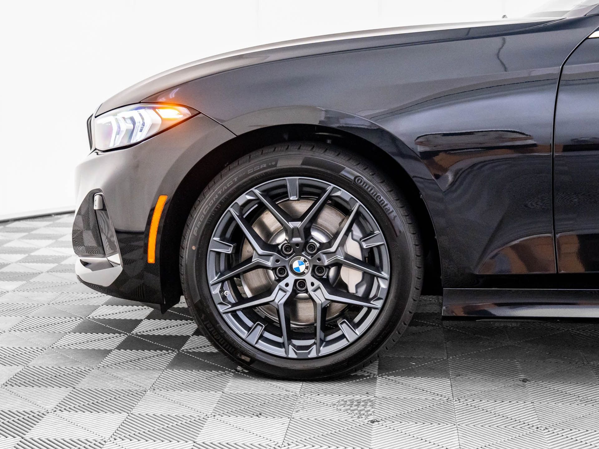 New 2025 BMW 330i xDrive Sedan w/ Convenience Package AWD/4WD image 34