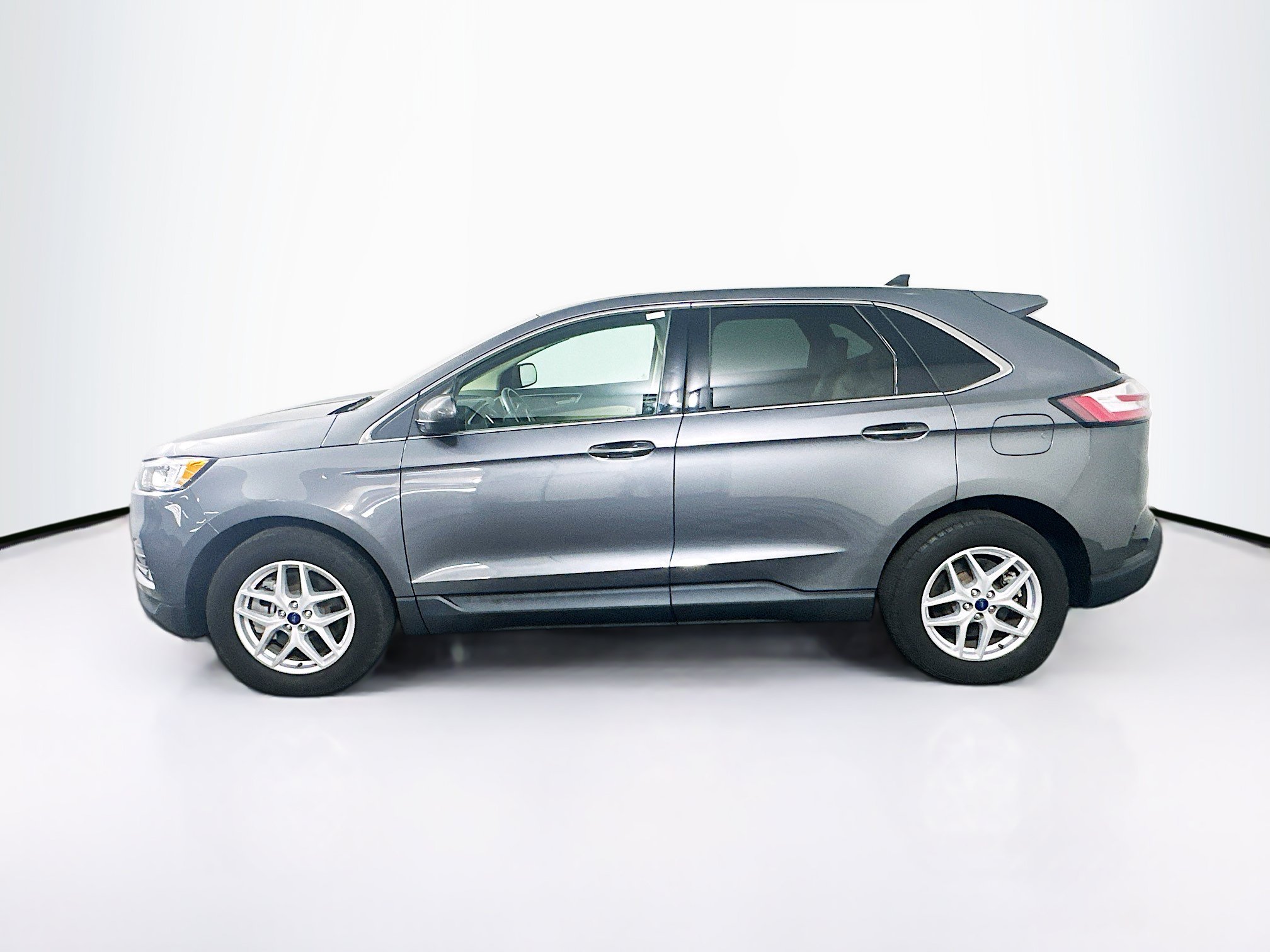 Used 2021 Ford Edge SEL w/ Cargo Accessory Package AWD/4WD image 4