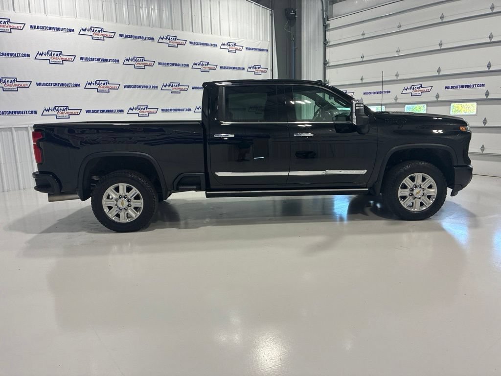 Used 2025 Chevrolet Silverado 2500 High Country w/ High Country Premium Package AWD/4WD image 8