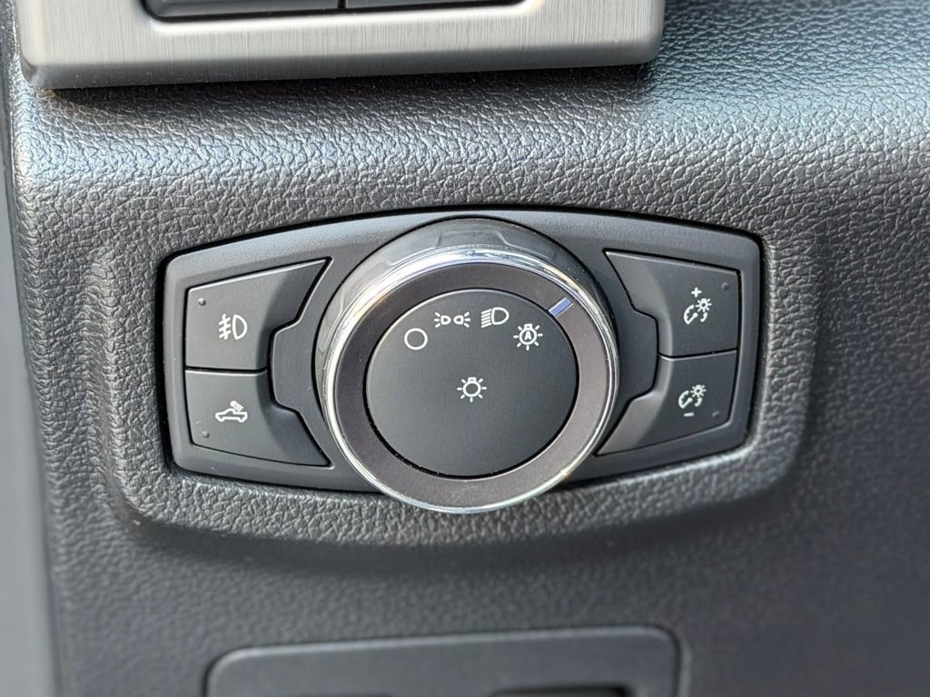 Used 2018 Ford F150 Platinum w/ Equipment Group 701A Luxury image 24