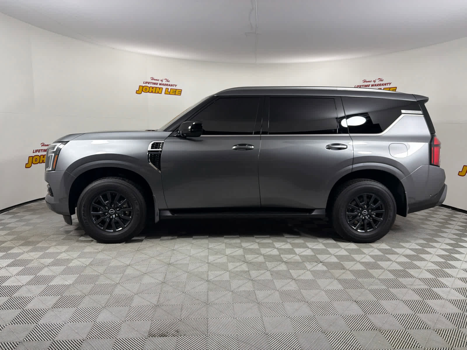 Used 2025 Nissan Armada SV image 2
