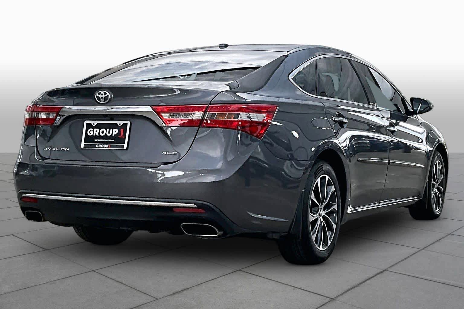 Used 2018 Toyota Avalon XLE Premium FWD image 13