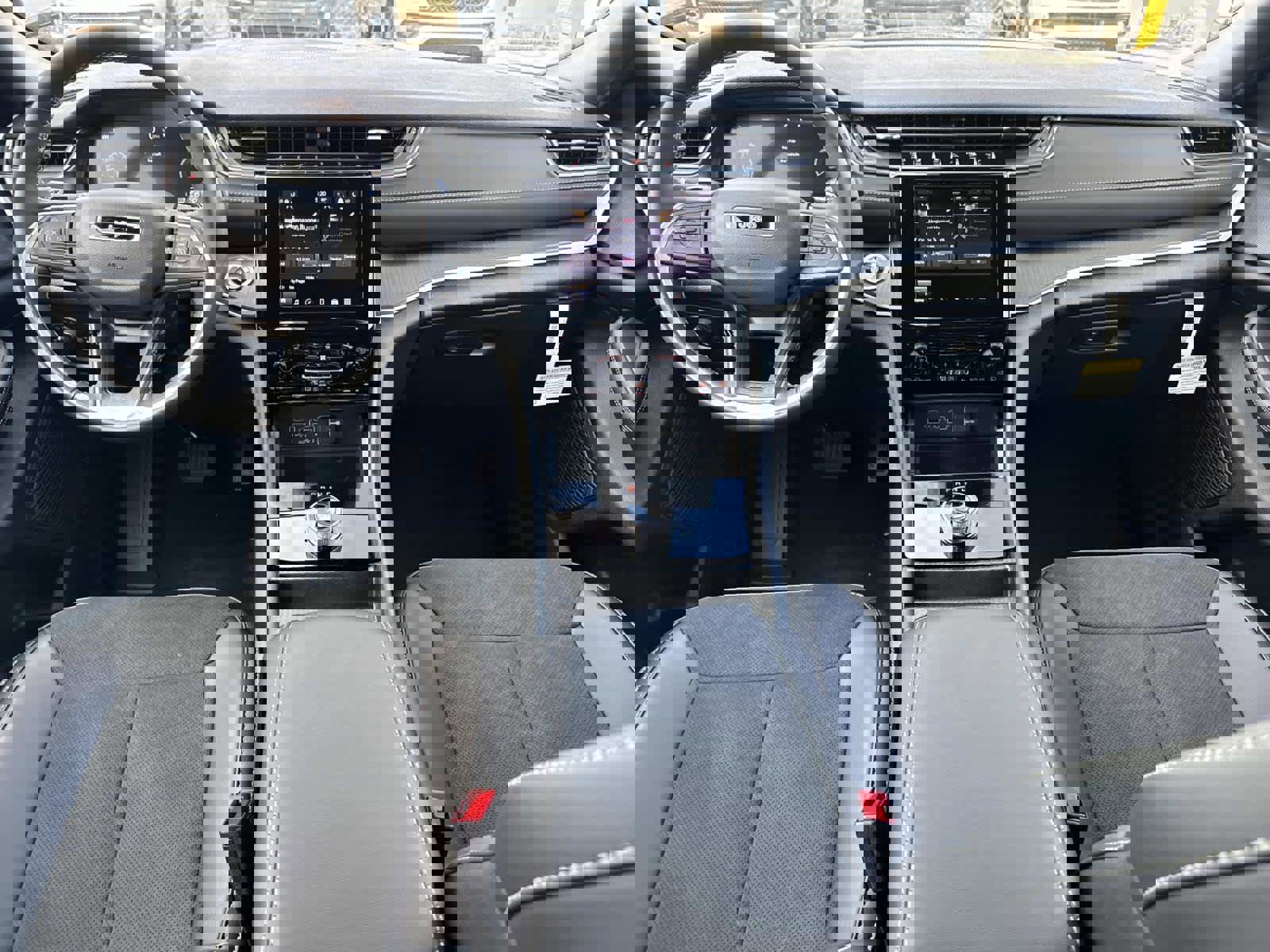 Used 2025 Jeep Grand Cherokee L Laredo w/ Luxury Tech Group I image 11