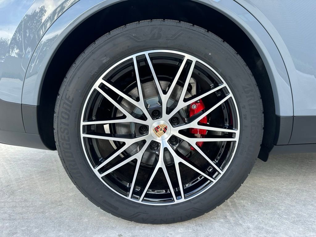 Used 2025 Porsche Cayenne S image 41