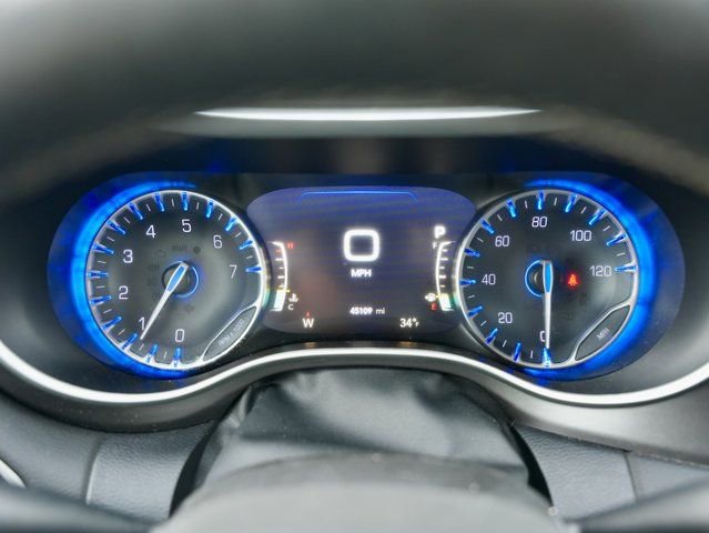 Used 2024 Chrysler Pacifica Touring-L image 15
