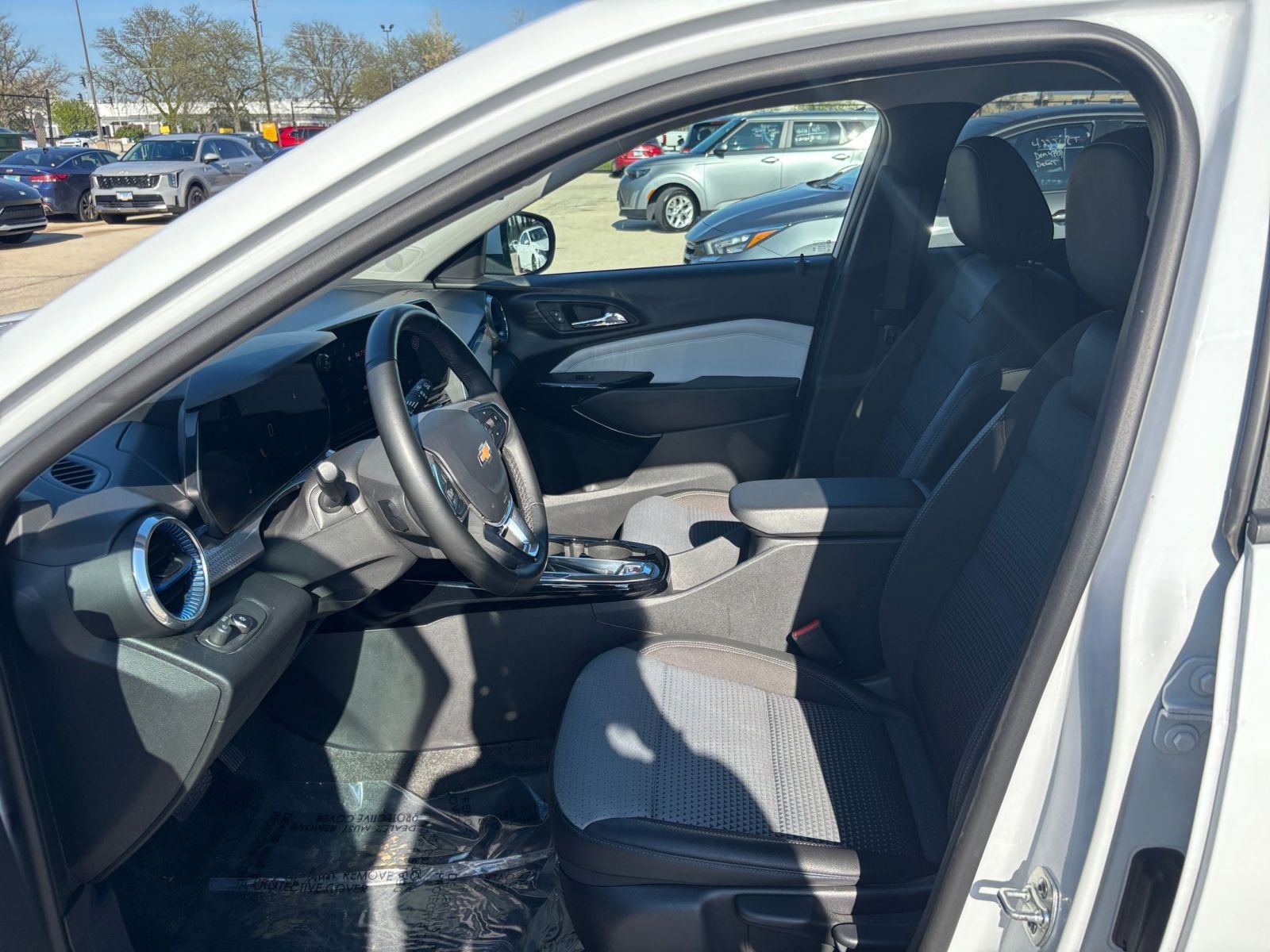 Used 2025 Chevrolet Trax LT w/ LT Convenience Package FWD image 25