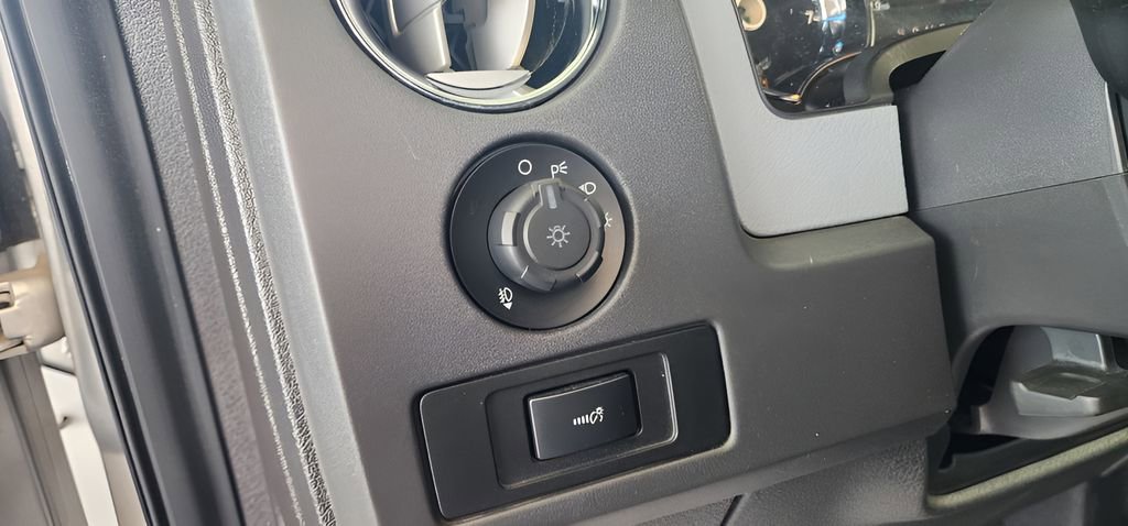 Used 2011 Ford F150 XLT w/ XLT Chrome Pkg image 21