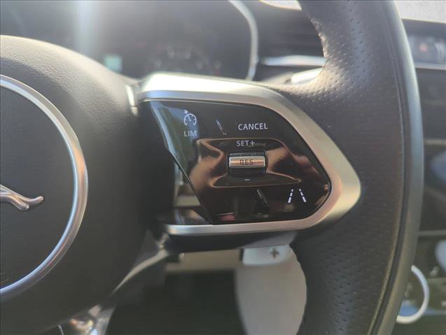 Used 2021 Jaguar XF R-Dynamic SE image 17