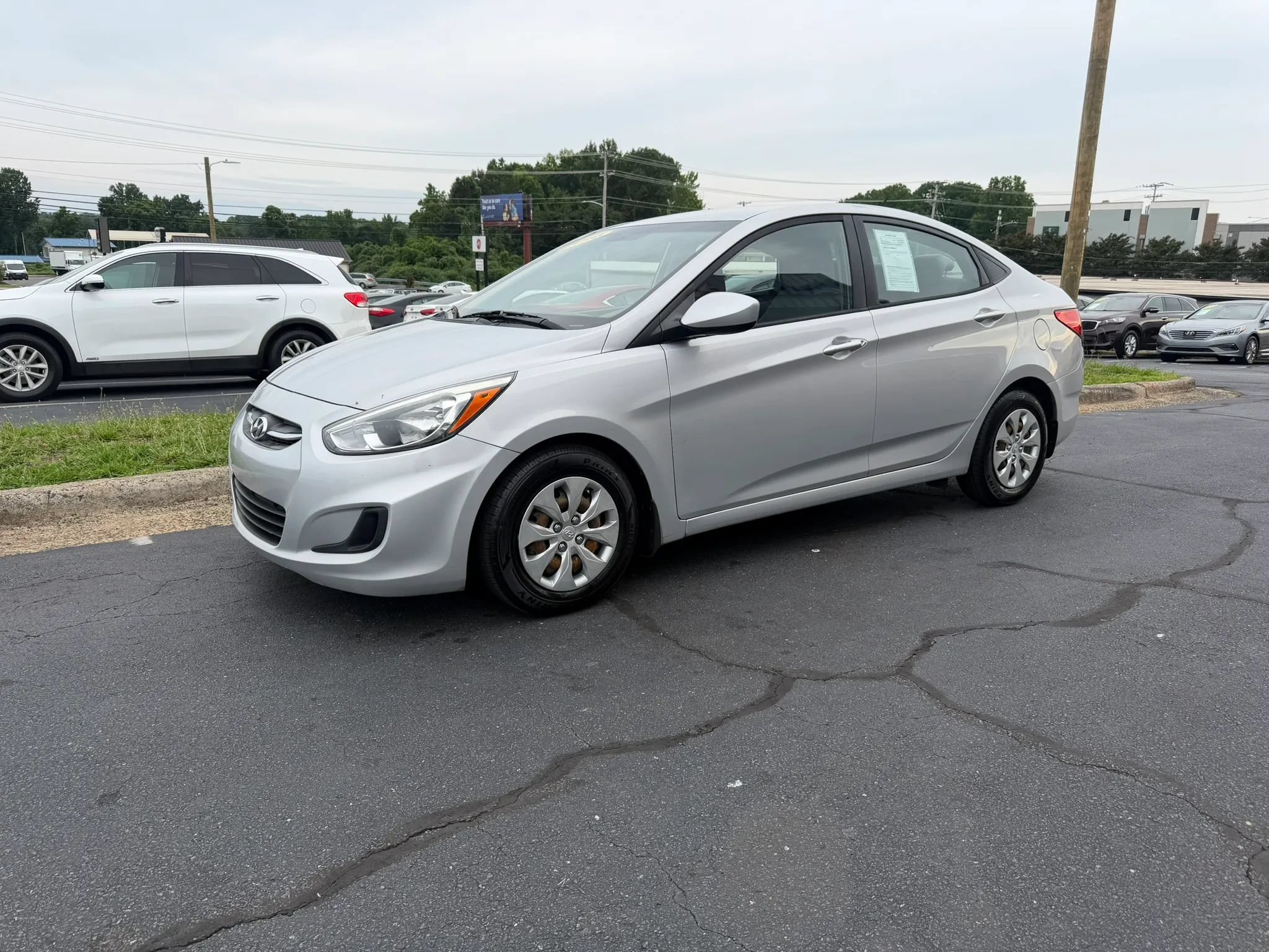 Used 2016 Hyundai Accent SE FWD image 3