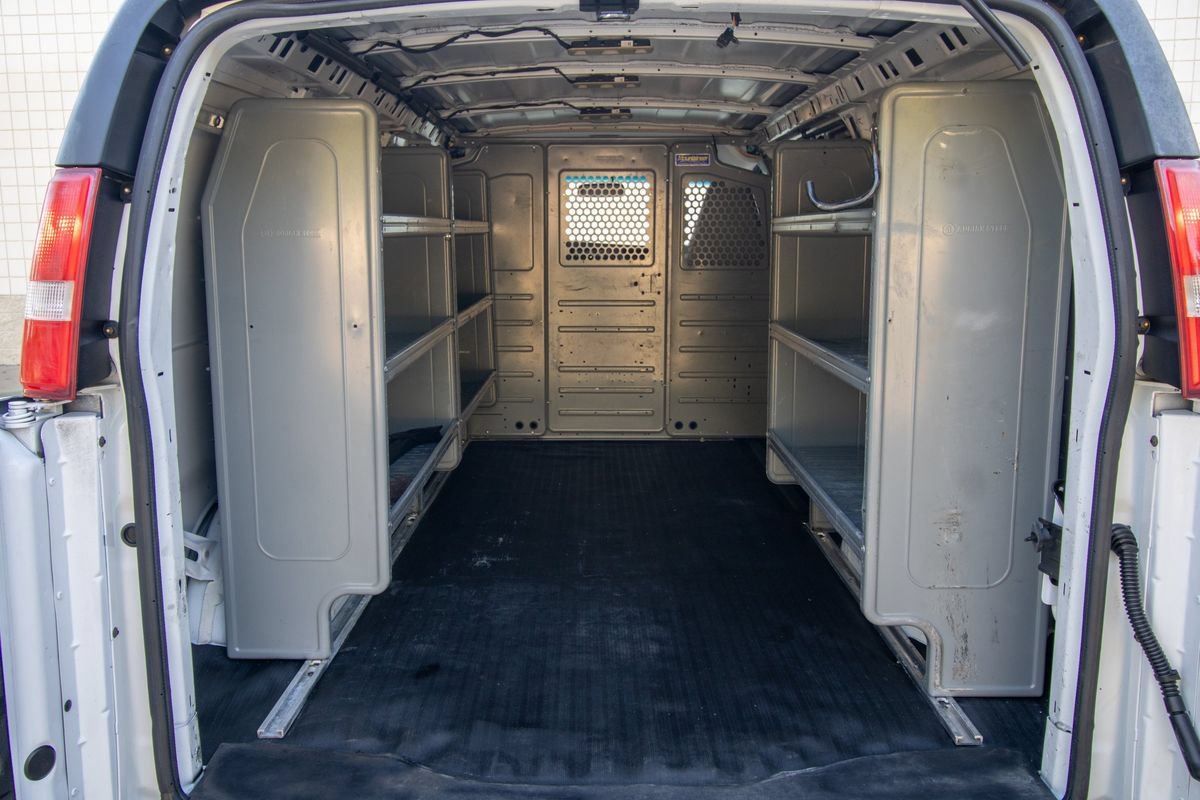 Used 2018 Chevrolet Express 2500 RWD image 30