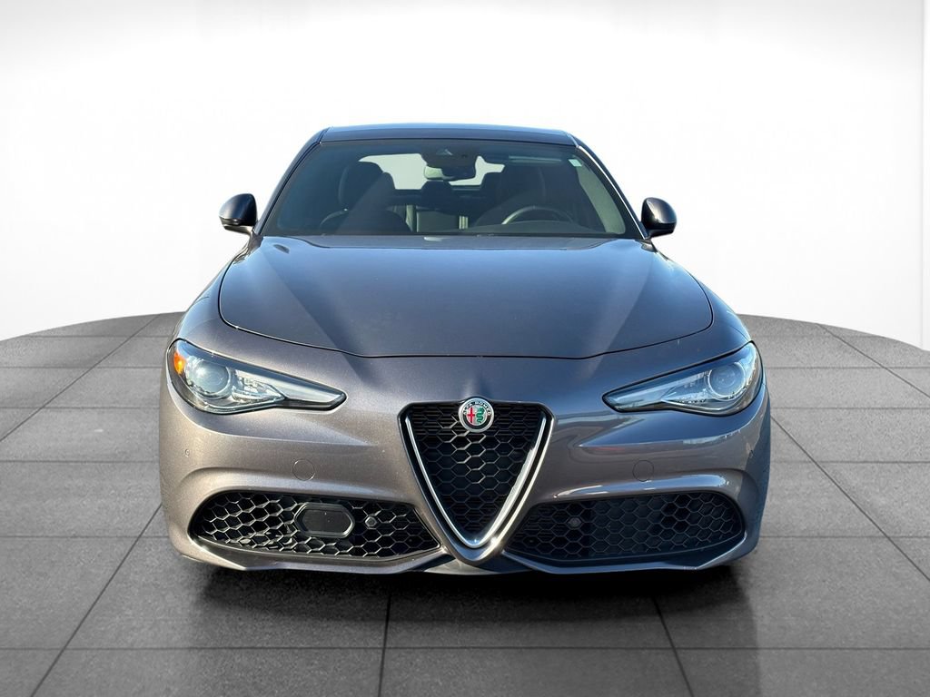 Used 2022 Alfa Romeo Giulia Ti AWD/4WD image 2