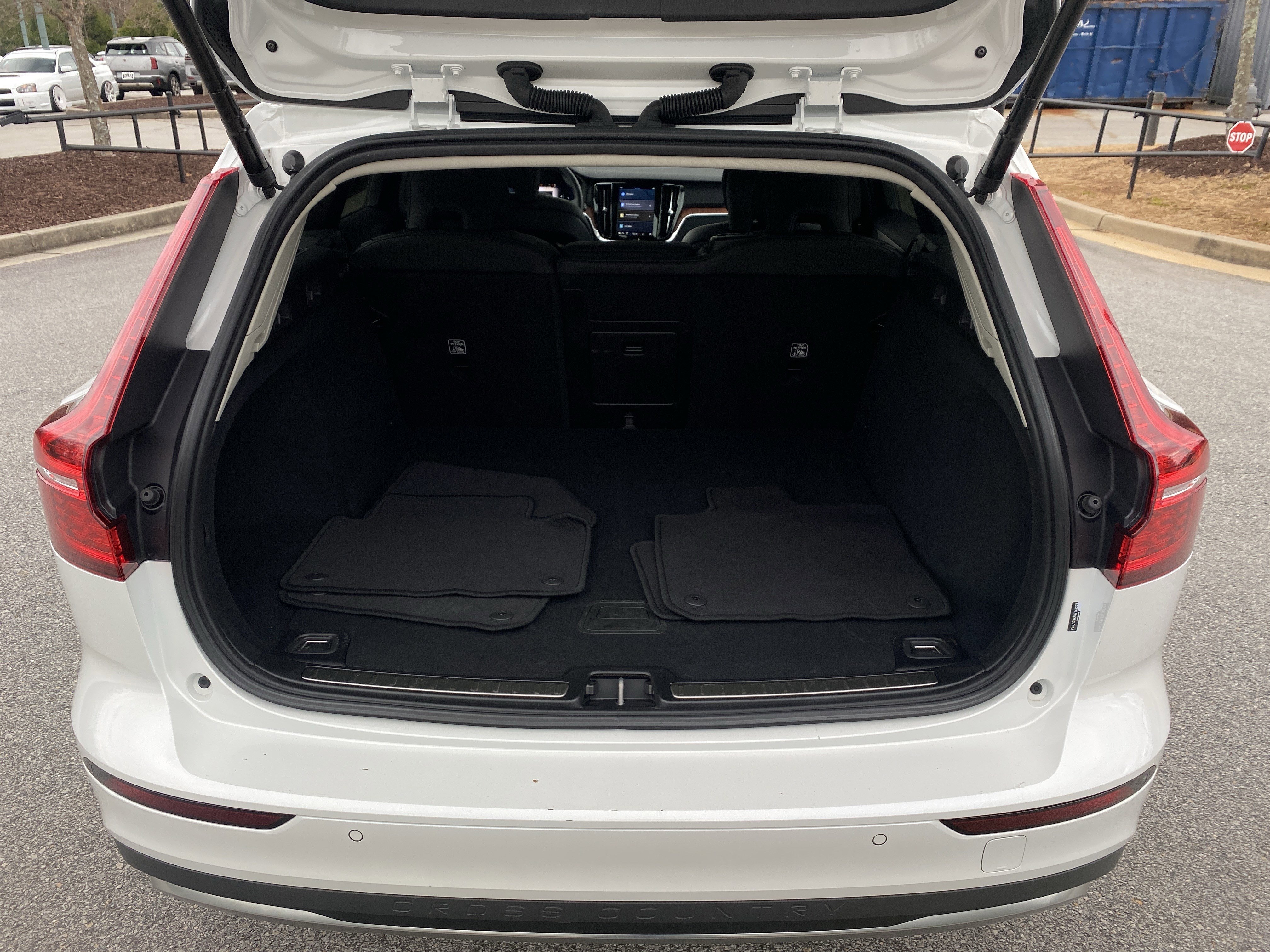 Used 2025 Volvo V60 B5 Cross Country Plus image 49