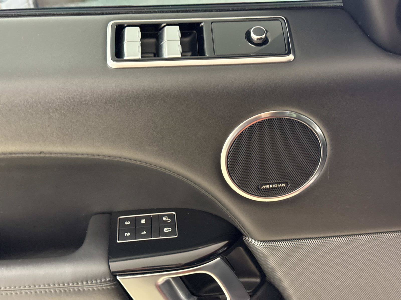Used 2018 Land Rover Range Rover Sport HSE Dynamic AWD/4WD image 16