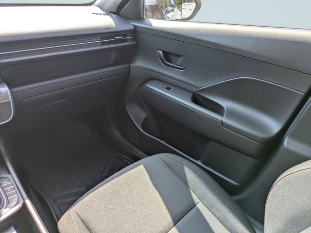 Used 2025 Hyundai Kona SE FWD image 18