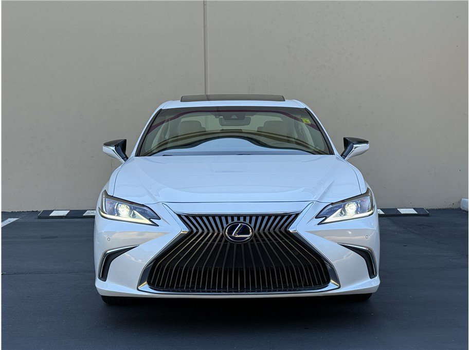 Used 2019 Lexus ES 300h w/ Premium Package FWD image 2