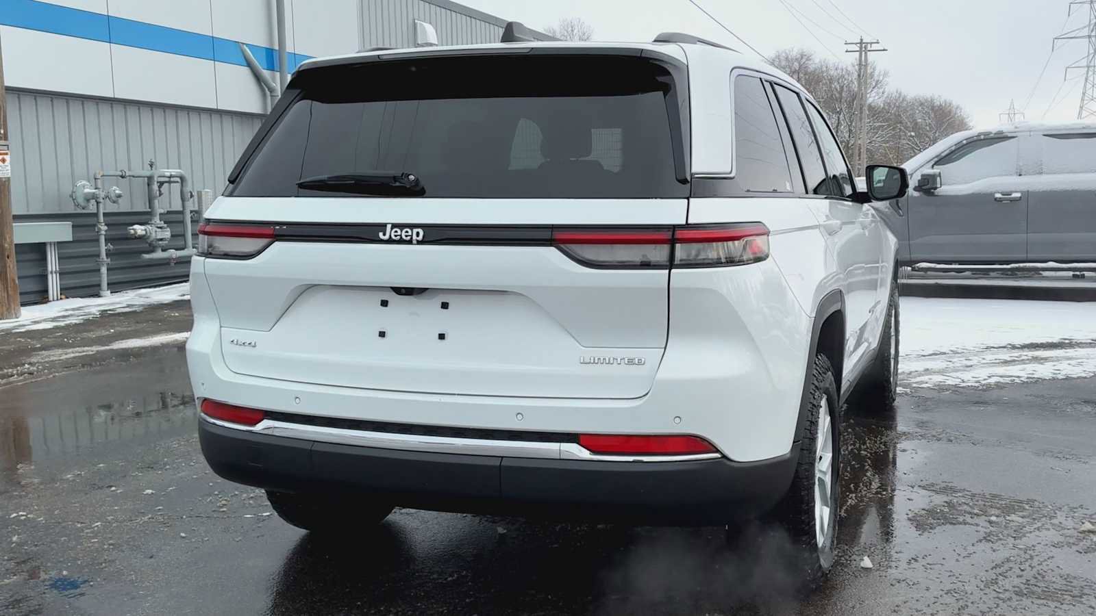 Used 2023 Jeep Grand Cherokee Limited image 3