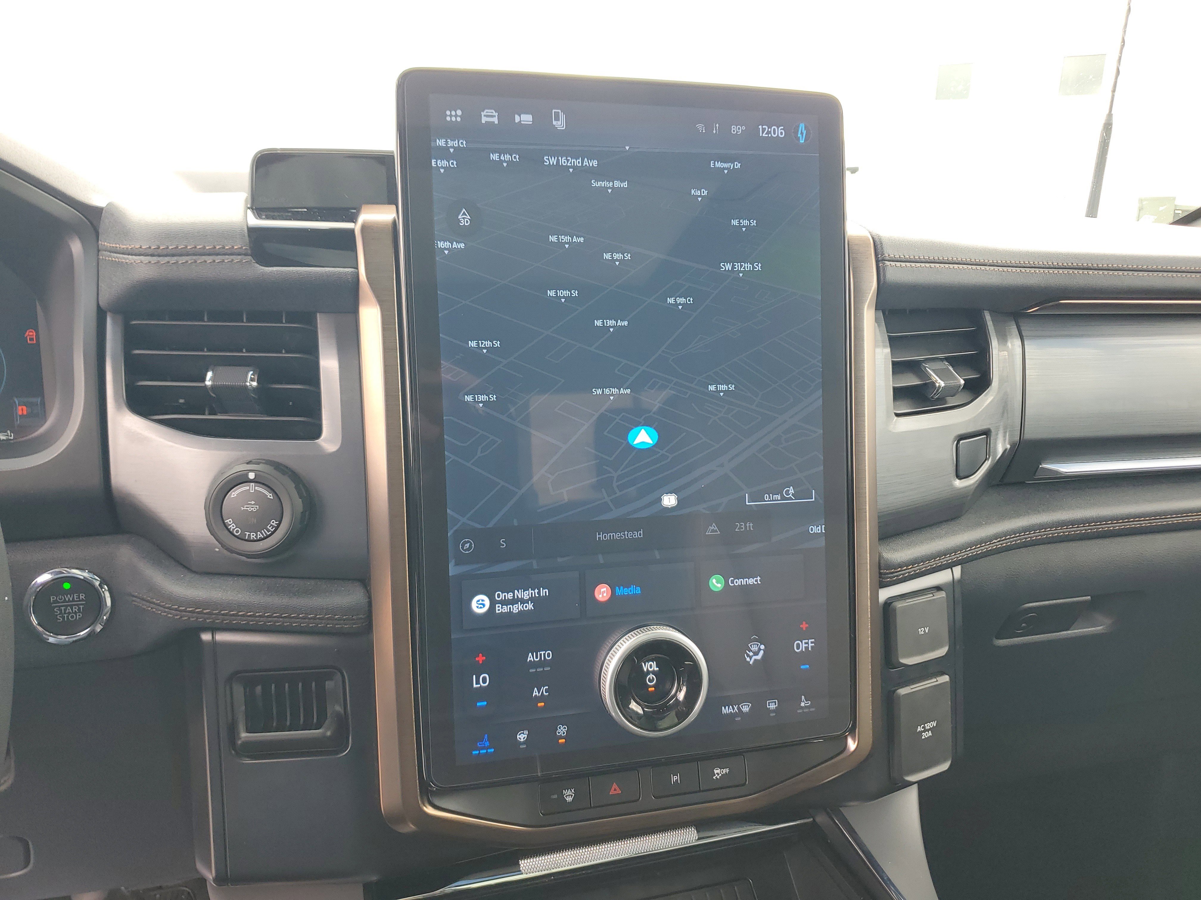 Used 2024 Ford F150 Lightning Lariat image 10