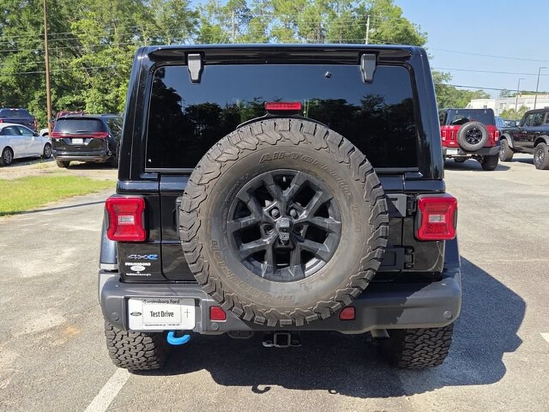 Used 2024 Jeep Wrangler Unlimited Rubicon 4xe AWD/4WD image 12