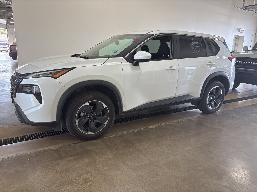 Used 2024 Nissan Rogue SV image 1