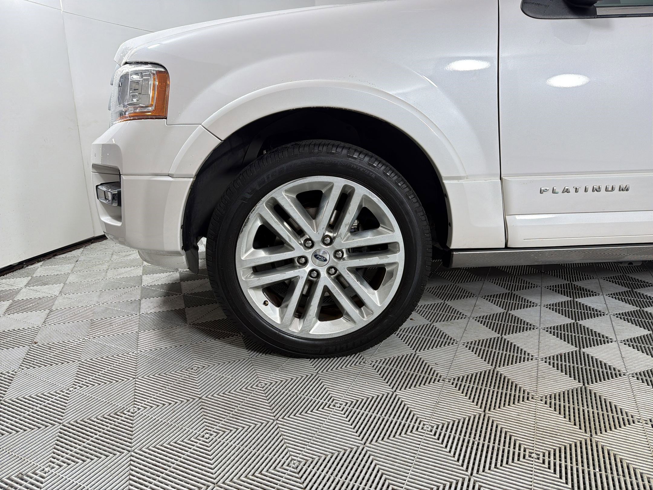Used 2015 Ford Expedition Platinum image 12