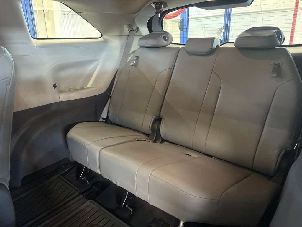Used 2021 Toyota Sienna XLE AWD/4WD image 17