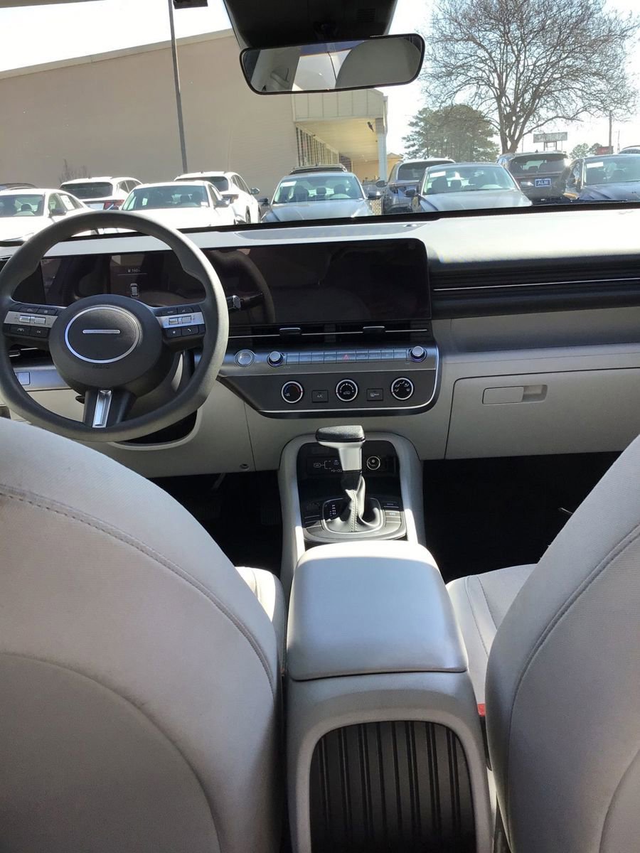 Used 2025 Hyundai Kona SE image 4
