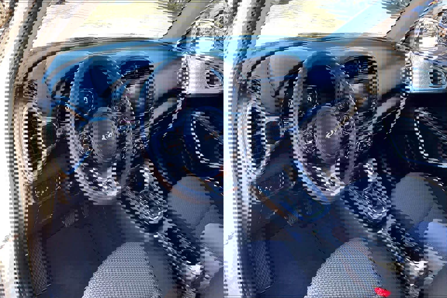 Used 2024 Kia Soul LX w/ Option Group 015 FWD image 17