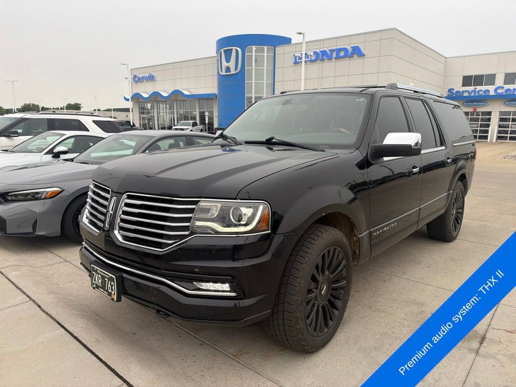Used 2017 Lincoln Navigator L Select AWD/4WD image 3