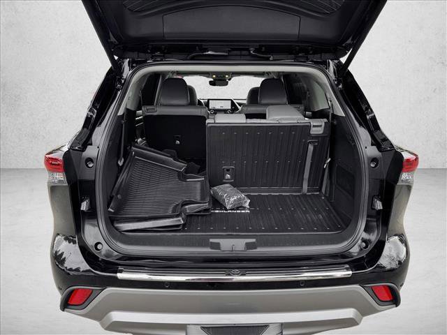Certified 2025 Toyota Highlander Platinum image 8
