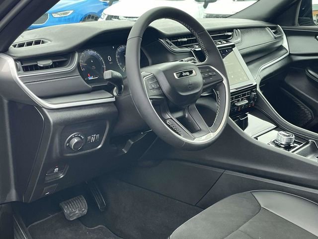 Used 2025 Jeep Grand Cherokee L Altitude AWD/4WD image 12