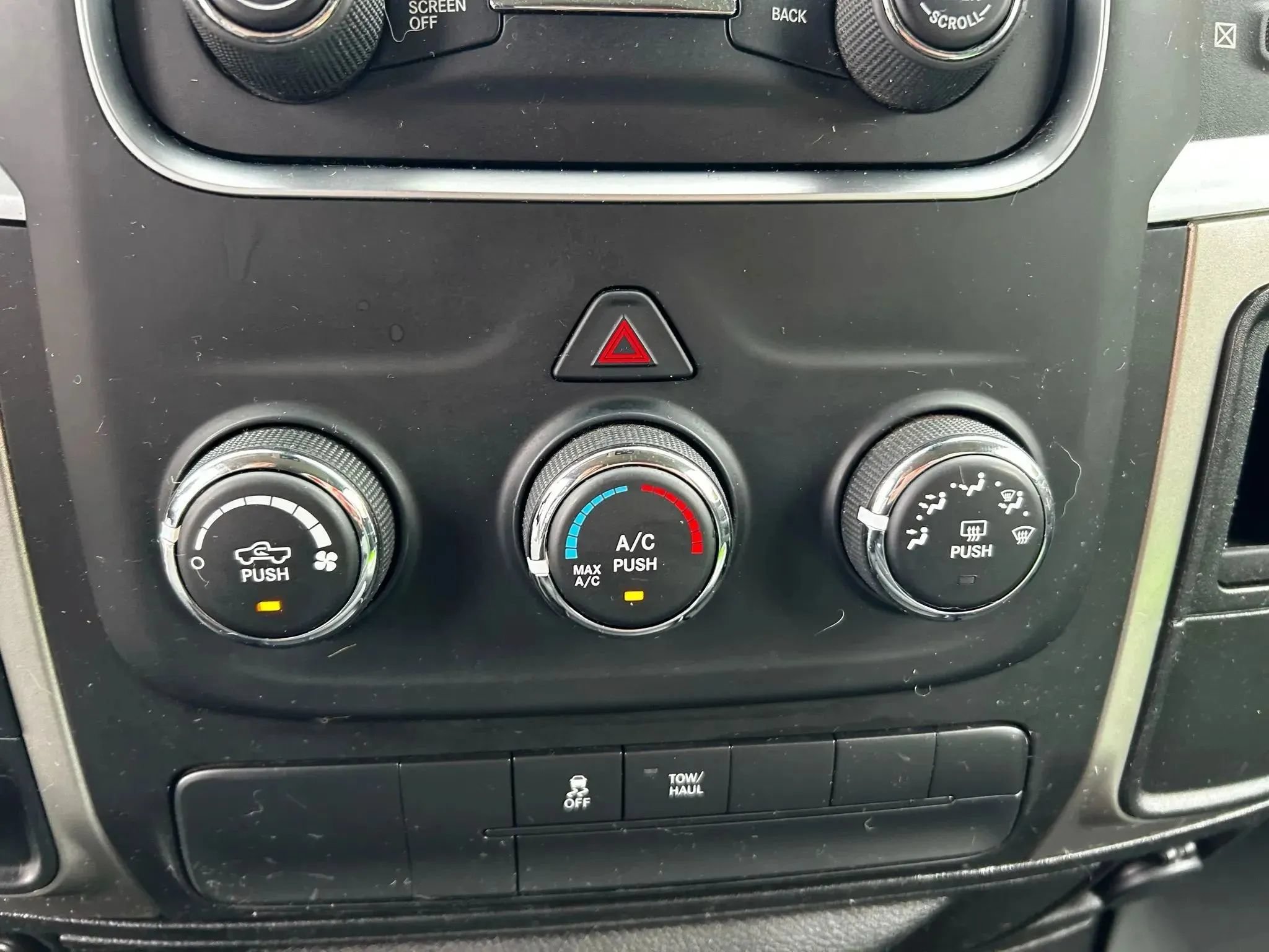 Used 2019 RAM 1500 Classic SLT RWD image 21