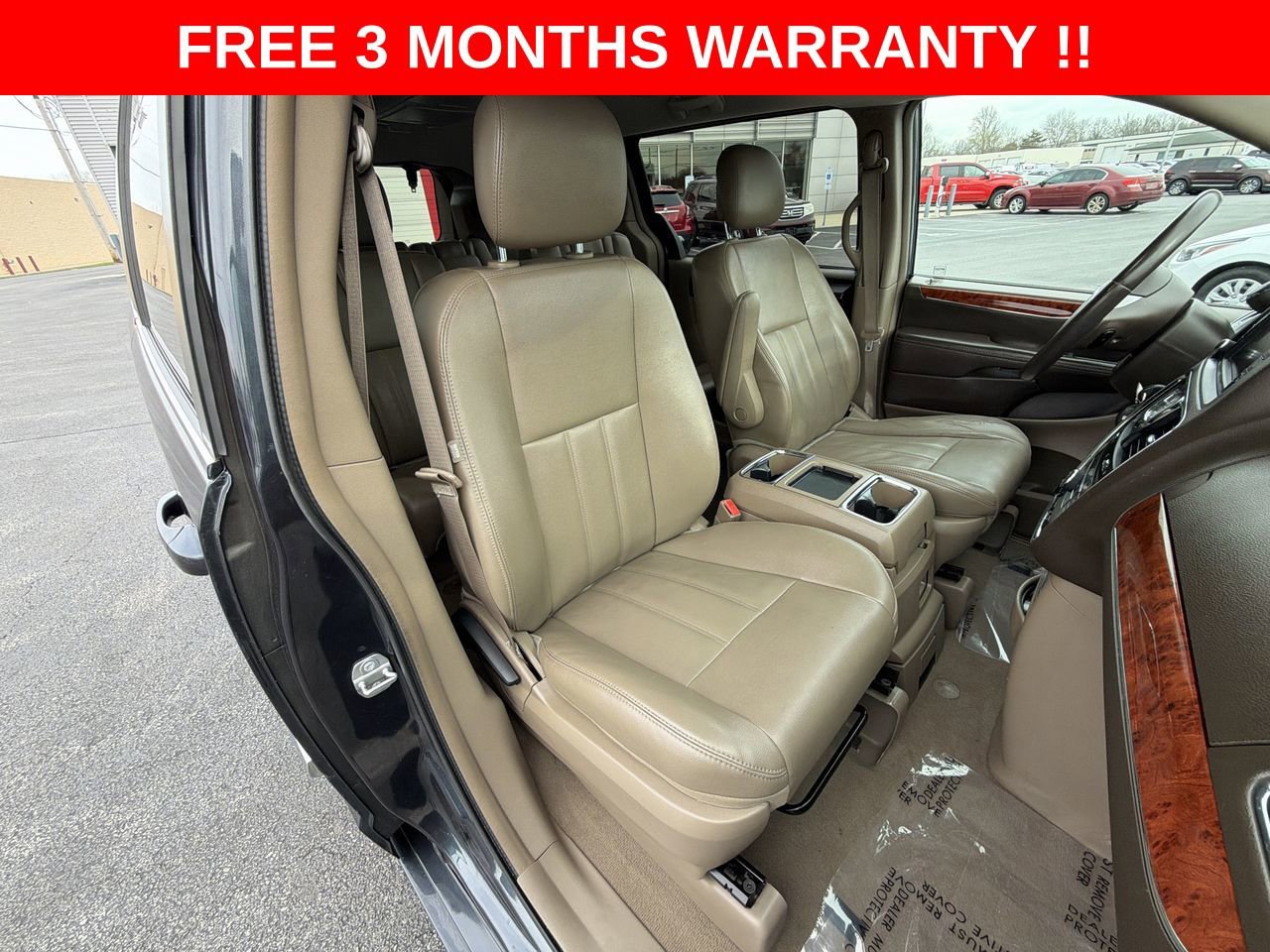 Used 2014 Chrysler Town & Country Touring FWD image 20