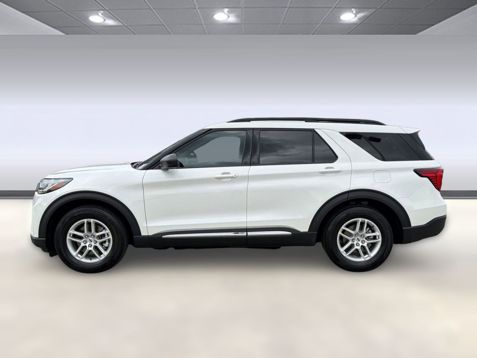 Used 2025 Ford Explorer Active w/ Active Comfort Package image 2