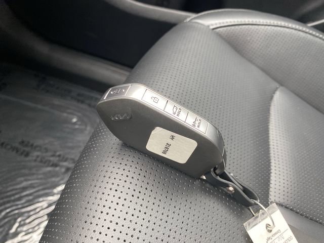 Certified 2025 Kia Sorento SX image 32