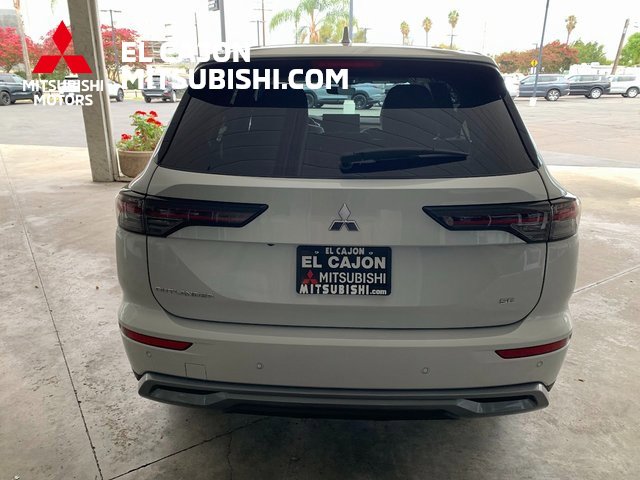 New 2025 Mitsubishi Outlander SE image 4