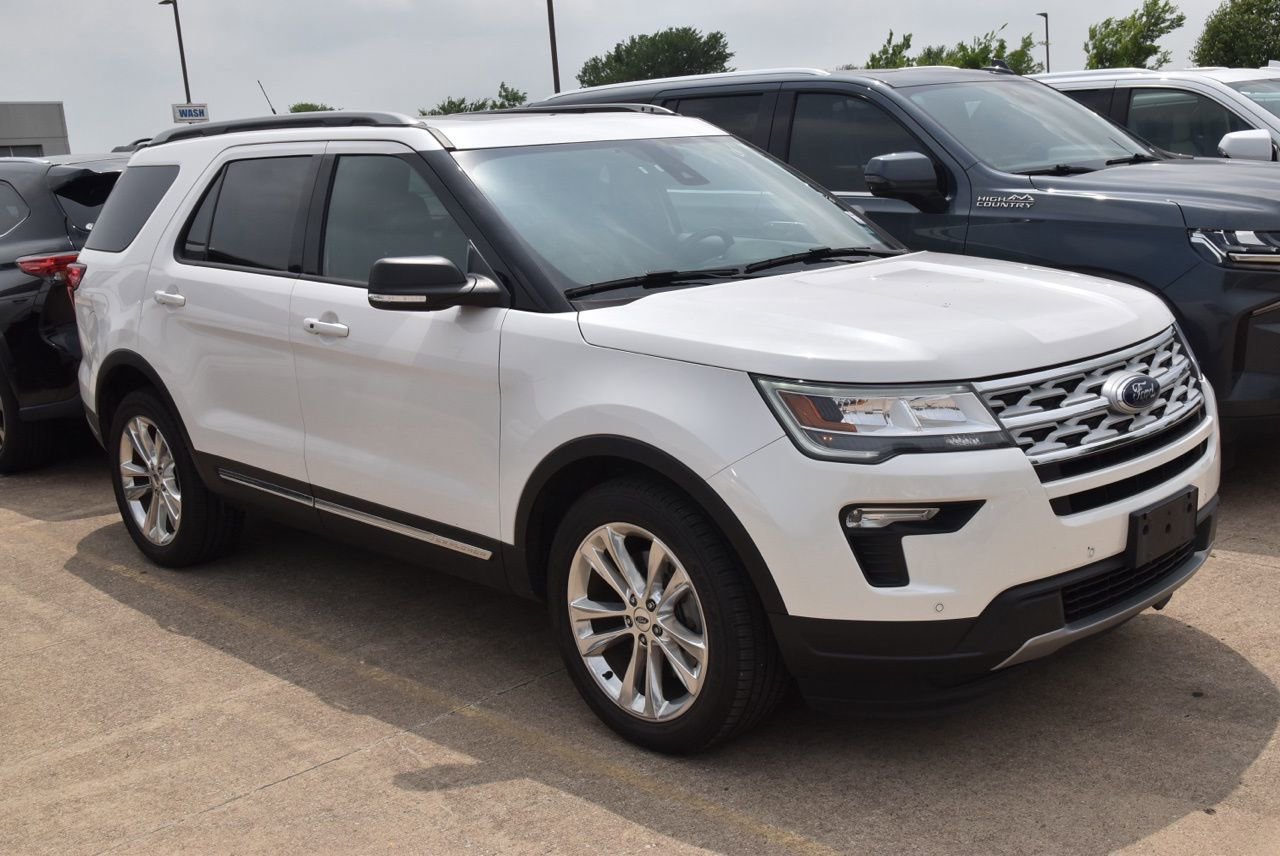 Used 2019 Ford Explorer XLT w/ Equipment Group 202A AWD/4WD image 4