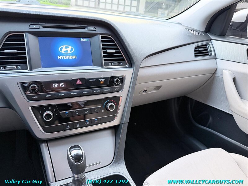 Used 2016 Hyundai Sonata SE FWD image 16