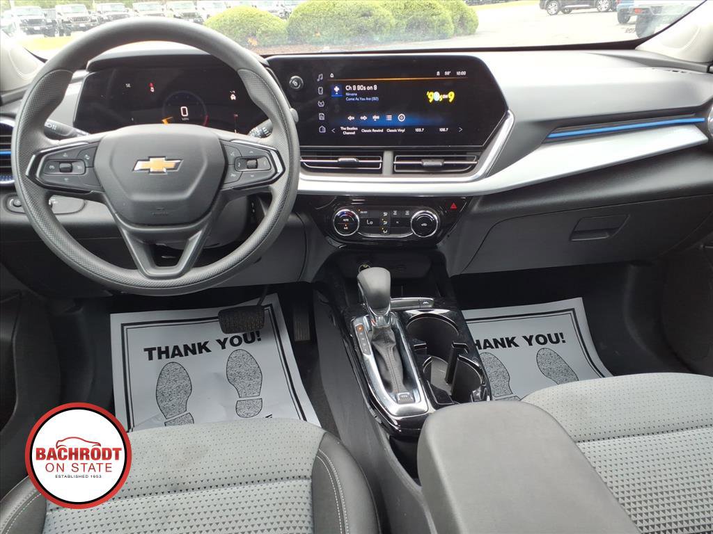 Used 2025 Chevrolet Trax LT FWD image 9