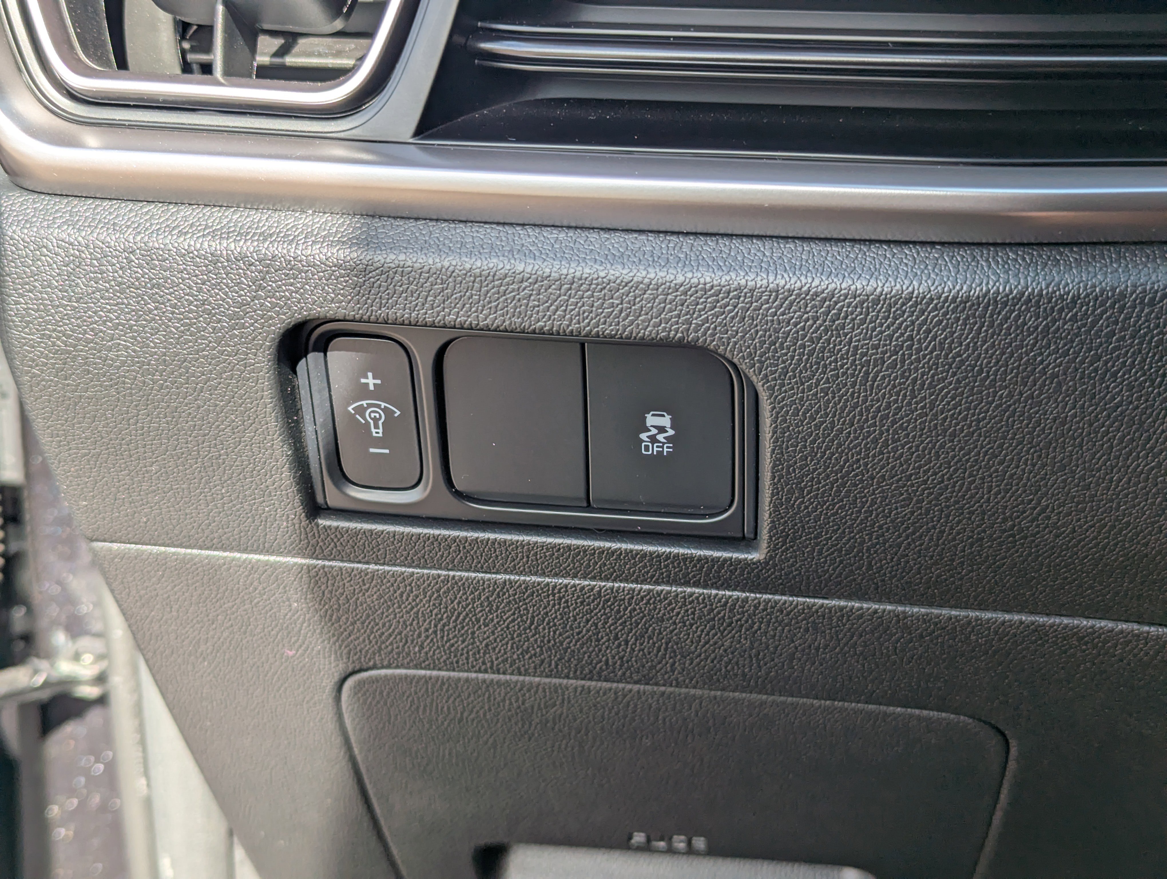 Certified 2025 Kia Sorento LX image 30