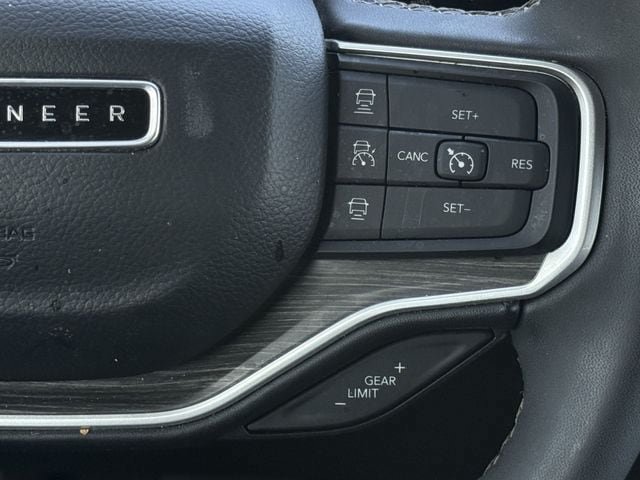 Used 2024 Jeep Wagoneer L Series II w/ Flexible Seating Group RWD image 15