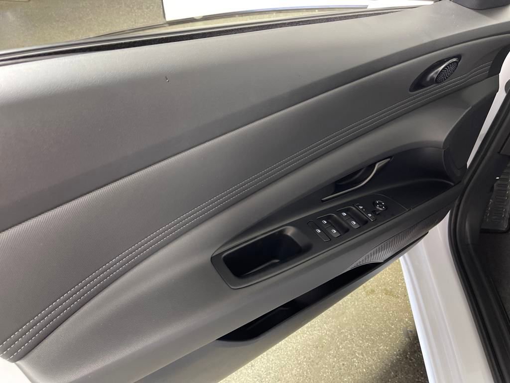 New 2025 Hyundai Elantra SEL image 19