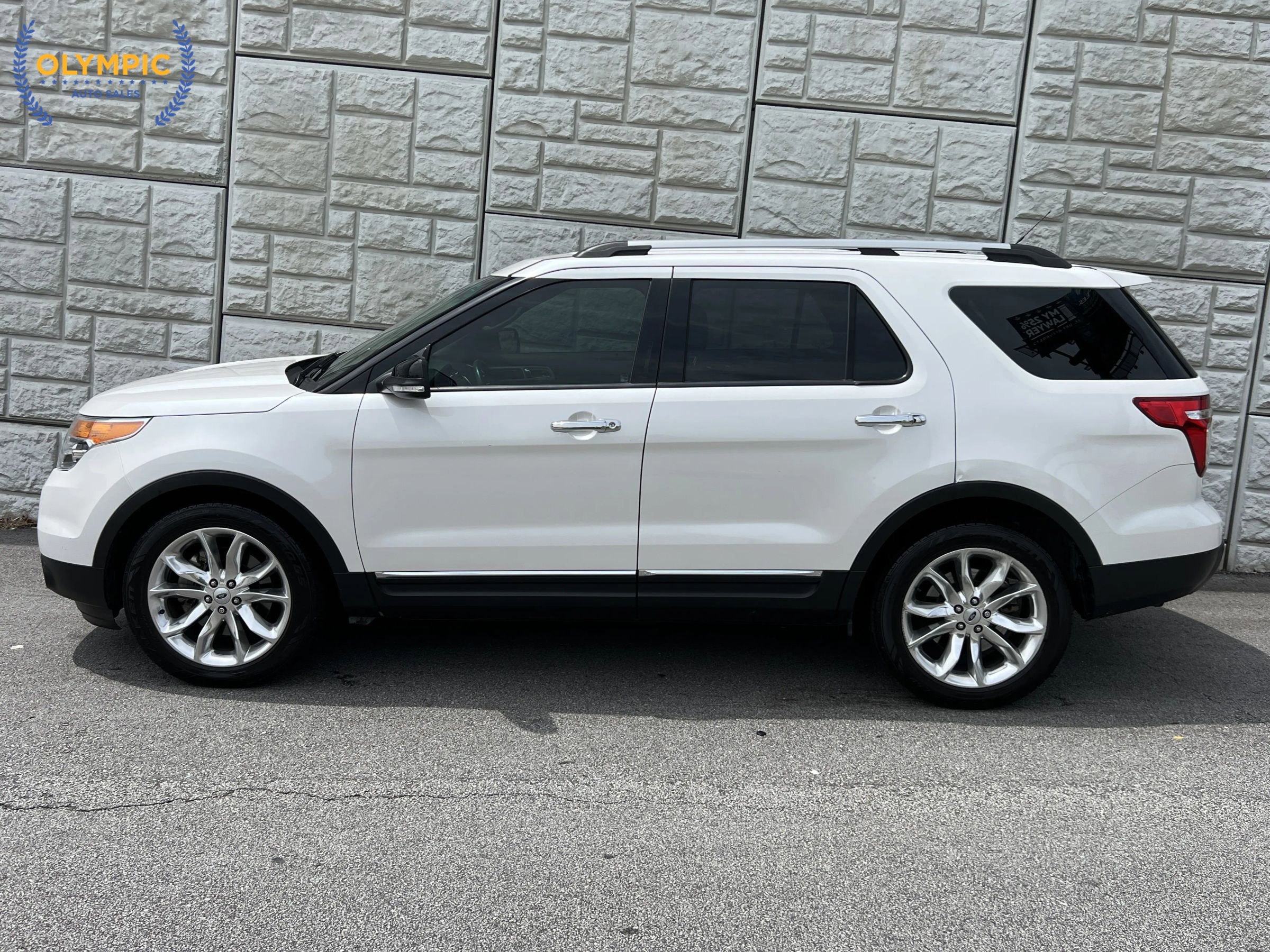 Used 2014 Ford Explorer XLT w/ Equipment Group 202A FWD image 7