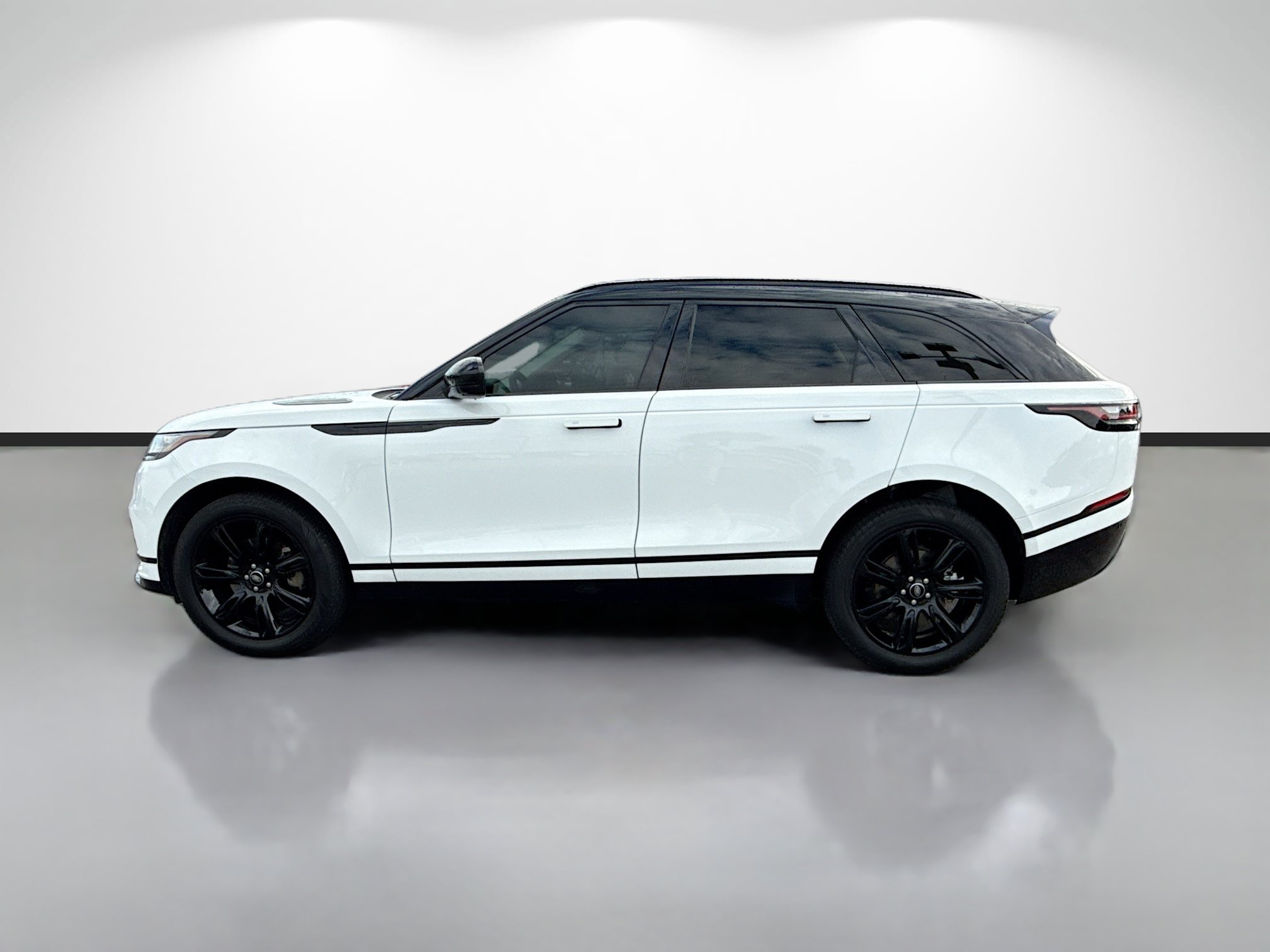 Used 2023 Land Rover Range Rover Velar R-Dynamic S AWD/4WD image 6