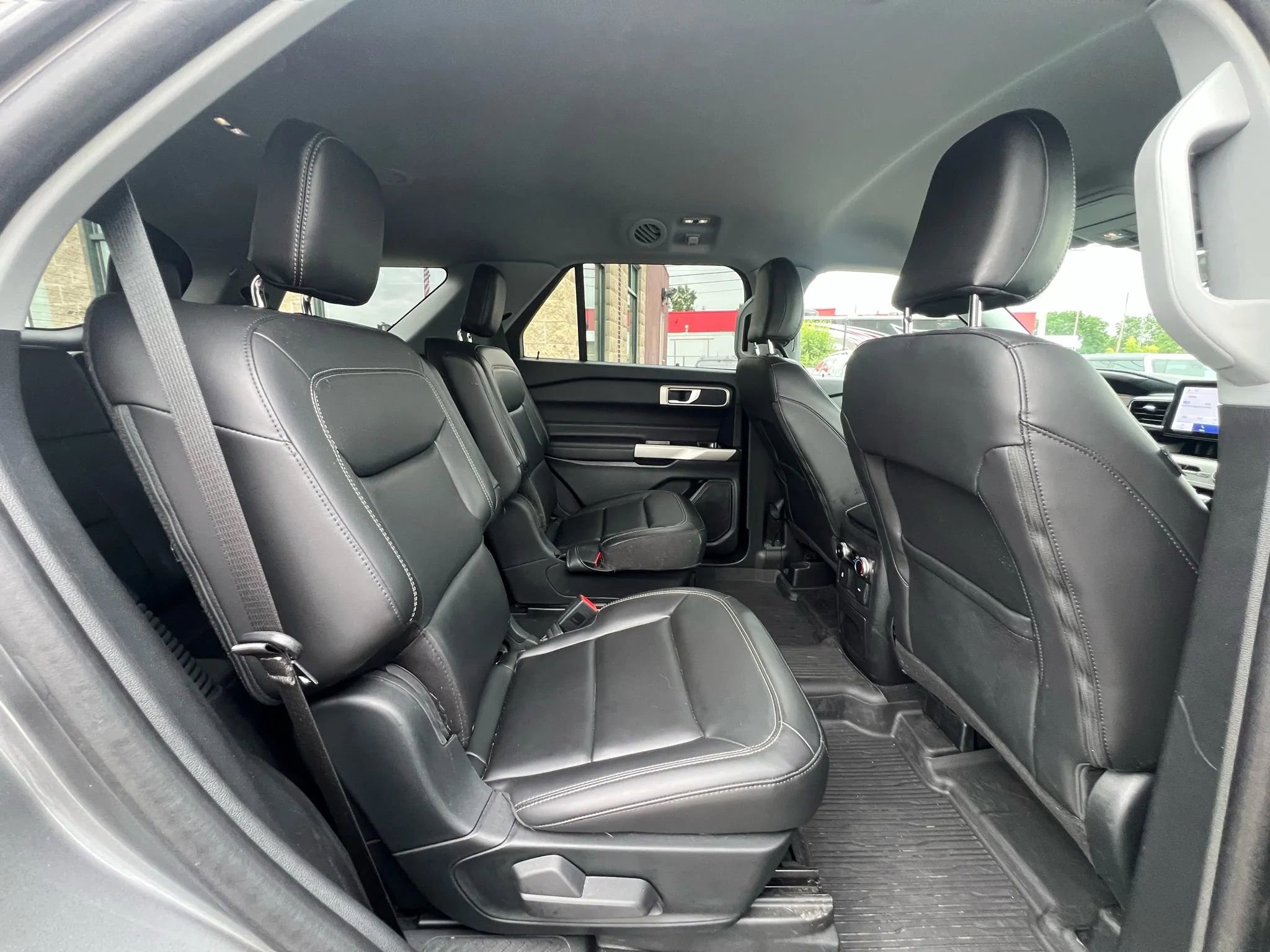 Used 2023 Ford Explorer XLT w/ Equipment Group 202A image 28